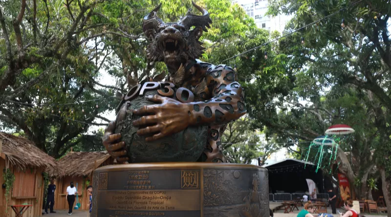 Escultura ‘Dragão-Onça’ vira novo marco cultural na Praça da Bandeira, em Belém