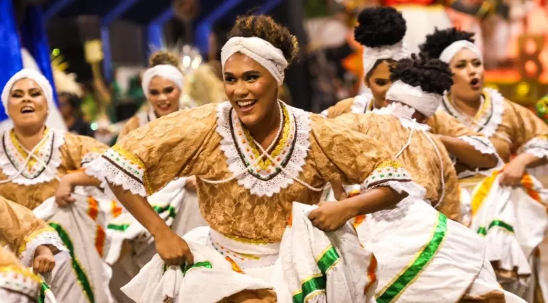 Carnaval vira espetáculo no Theatro da Paz