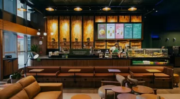 Starbucks se expande com 30 novas lojas no Brasil e traz conceito de salas de reunião para as cafeterias